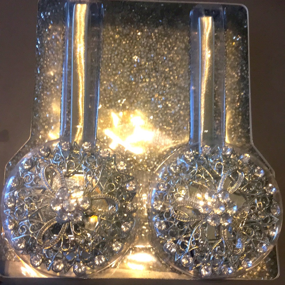 Decorative magnetic Rhinestones curtain clips, set of 2- new